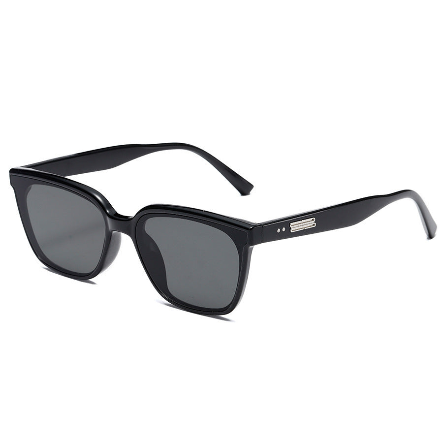 Chic Retro Small Frame Sunglasses for Women